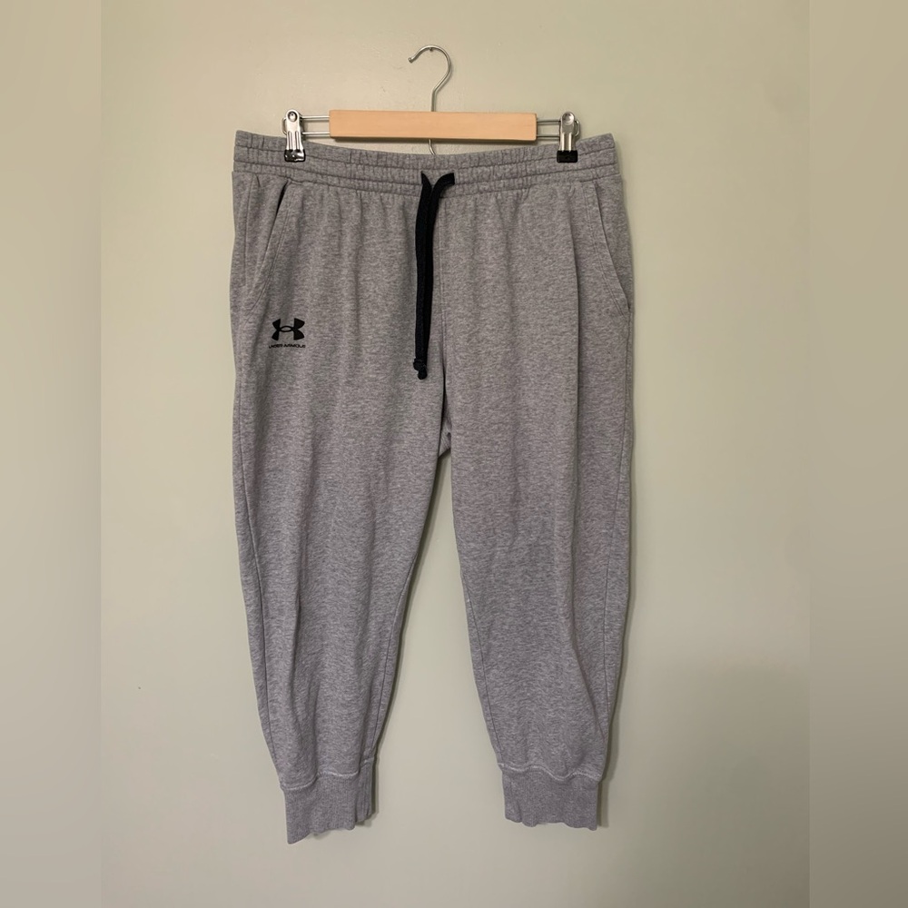 Under Armour — men’s xl loose gray jogger style sweatpants with drawstring